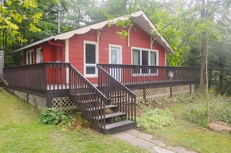 Chalet Le Mont Sutton — exterior